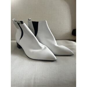 Nine West Danzy Chic White Block Heel Pointed Toe Pull On Fashion Boots Sz 9.5